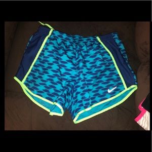NIKE SHORTS